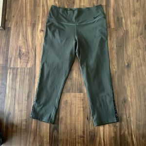 Cropped Nike athletic pants